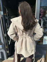 Jasje "Carly" Beige